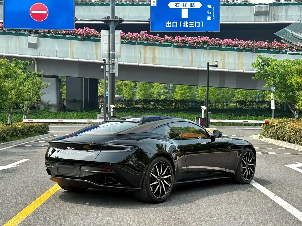 Aston Martin DB11 2022 4.0T V8 Coupe