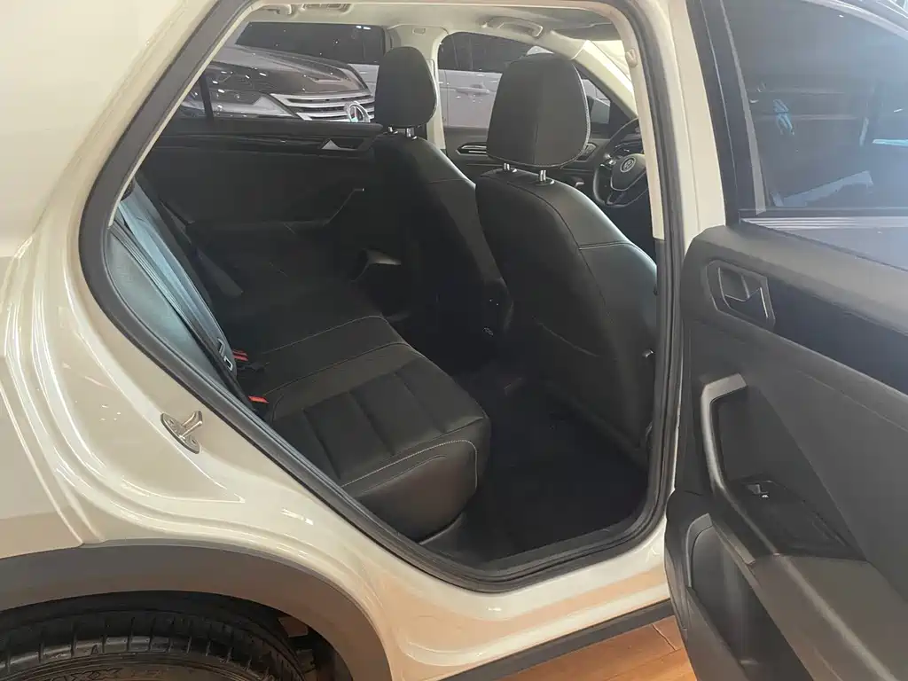 Volkswagen T-Roc — миниатюра 6