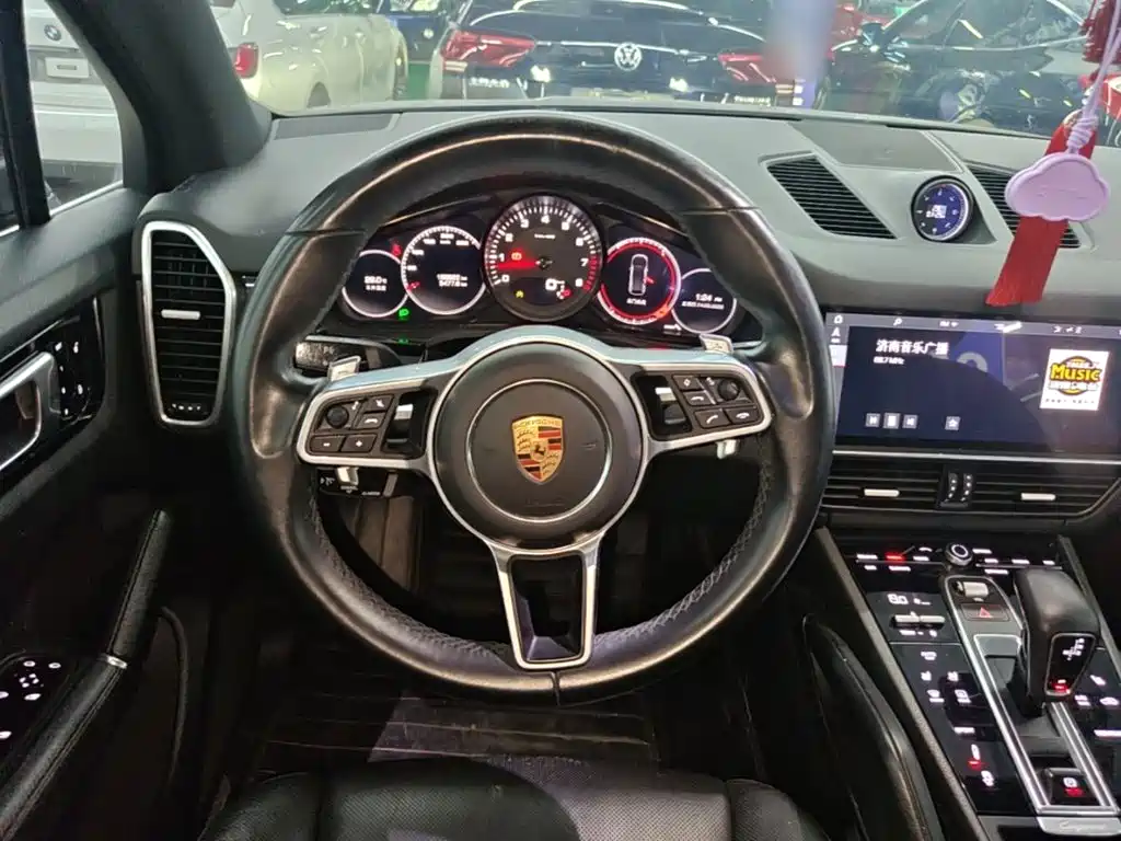 Porsche Cayenne — миниатюра 11