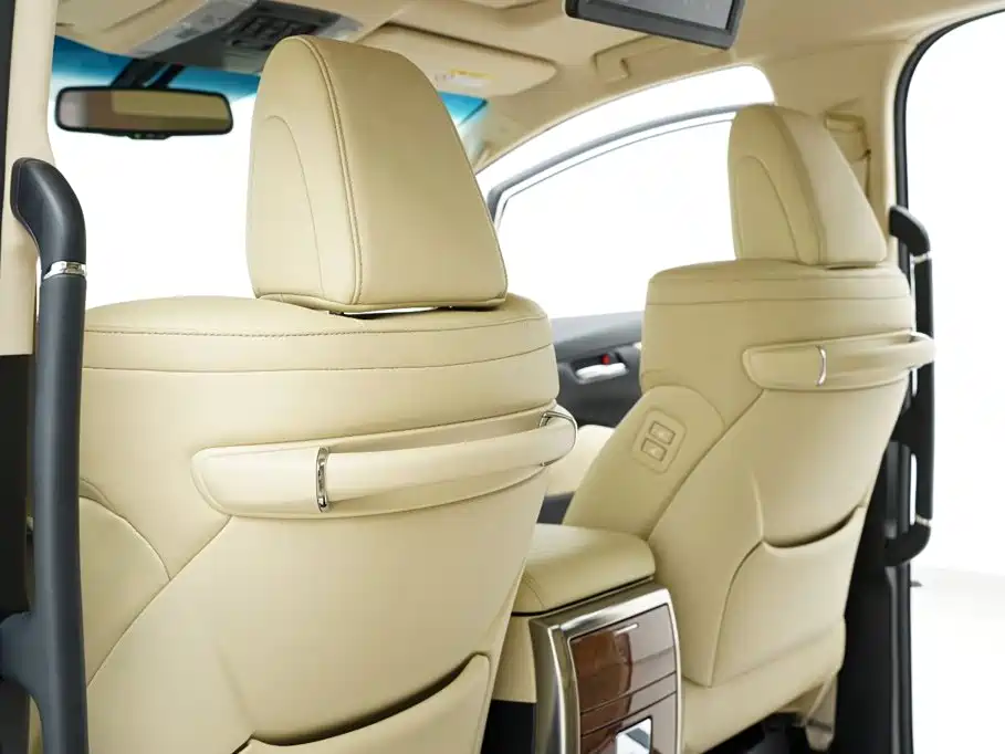 Toyota Alphard — миниатюра 12