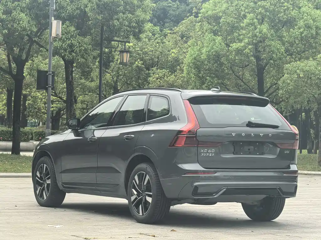 Volvo XC60 2026 B5 Sport