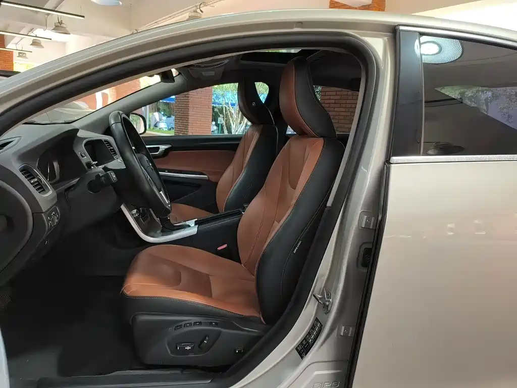 Volvo S60 — миниатюра 8