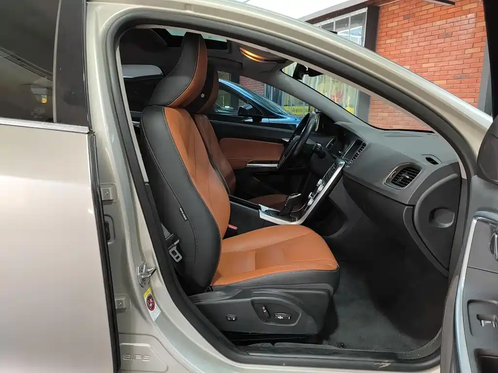 Volvo S60 — миниатюра 9