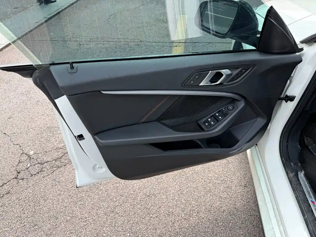 BMW 2 Series (Import) — миниатюра 6