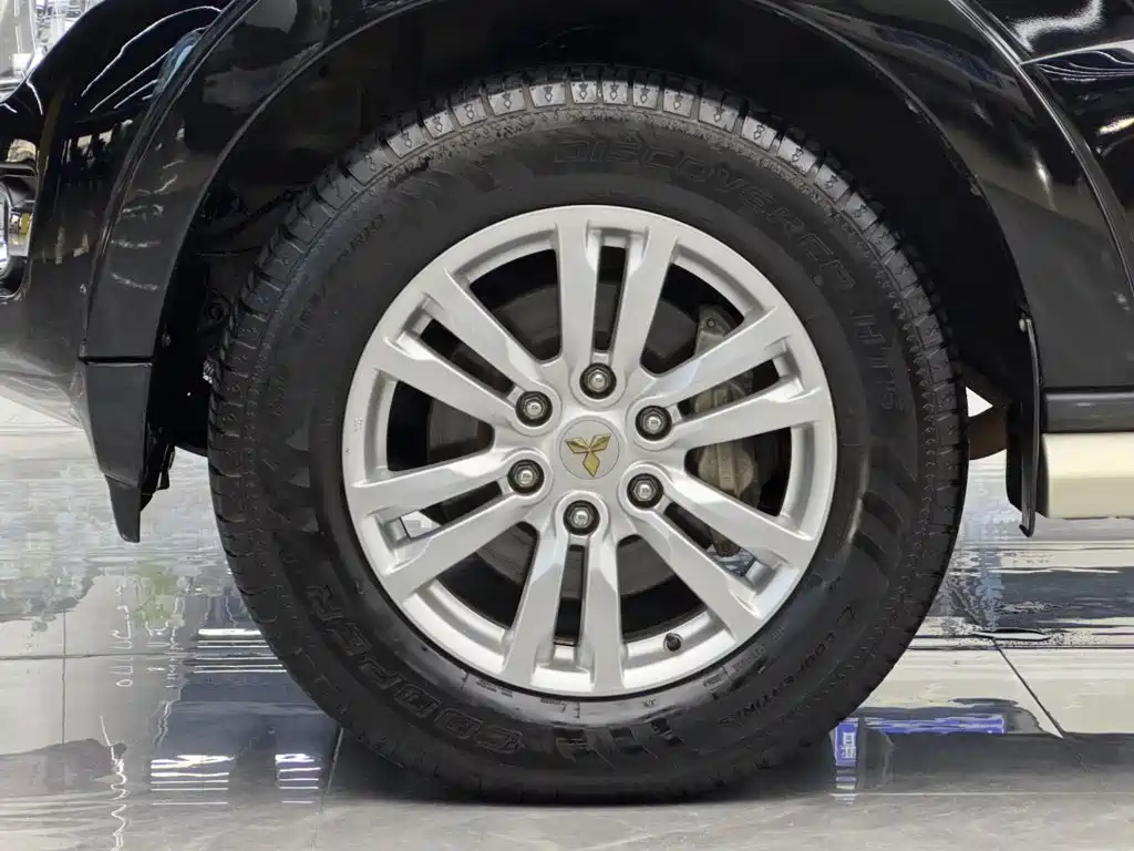 Mitsubishi Pajero (Import) — миниатюра 4