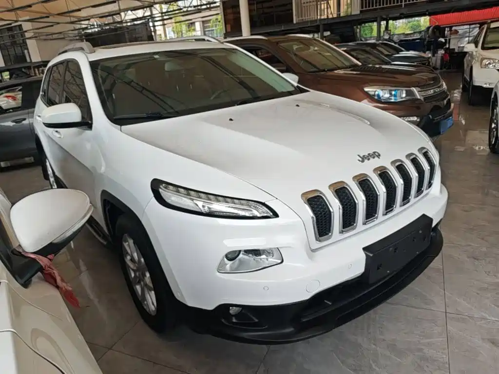 Jeep Cherokee — миниатюра 4