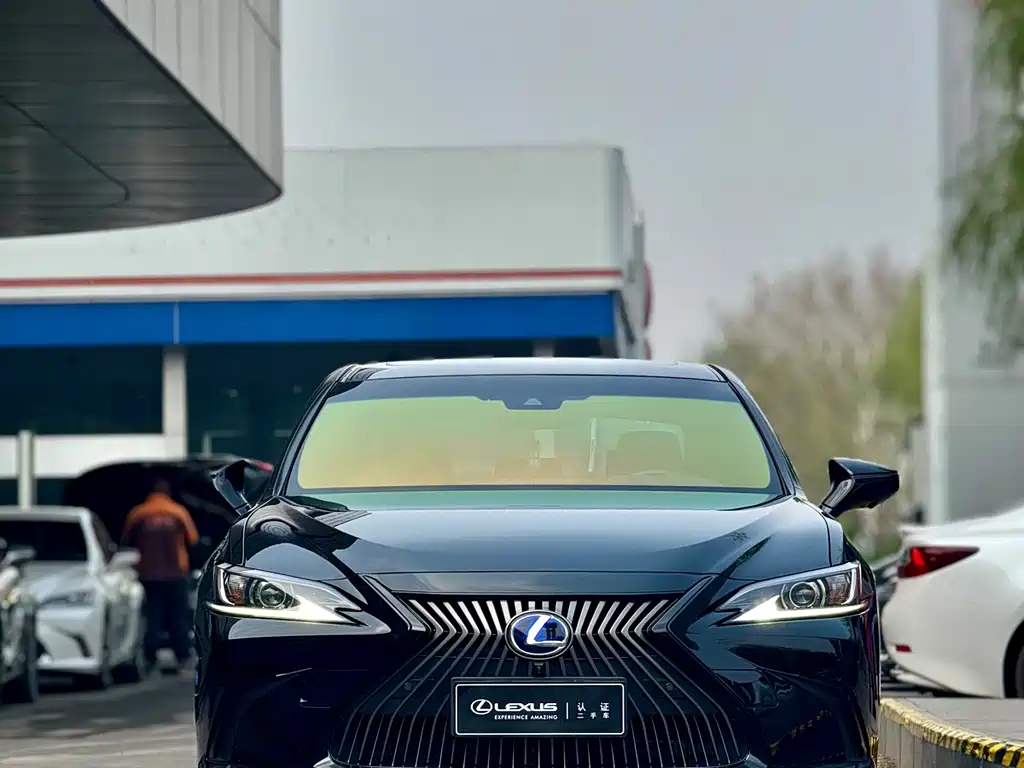 Lexus ES 2021