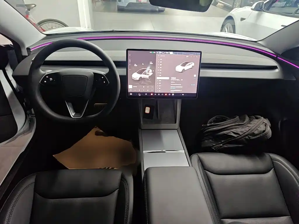 Tesla Model 3 — миниатюра 10