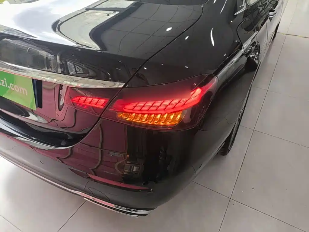Mercedes-Benz E-Class — миниатюра 8