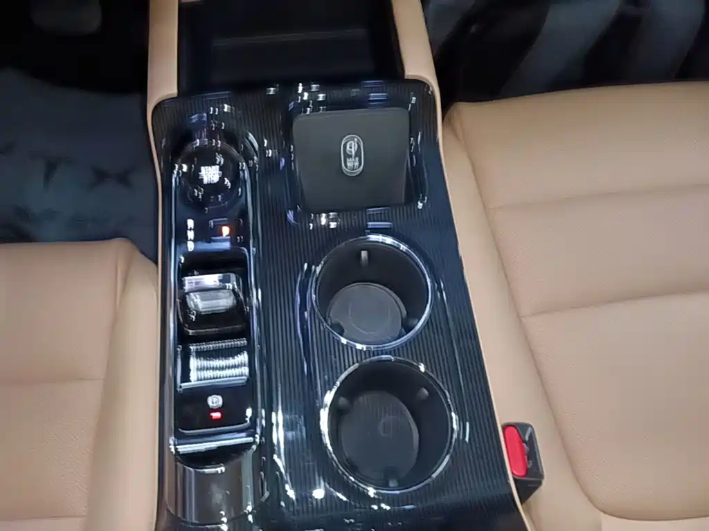 GAC Motor Trumpchi E8 PHEV — миниатюра 14