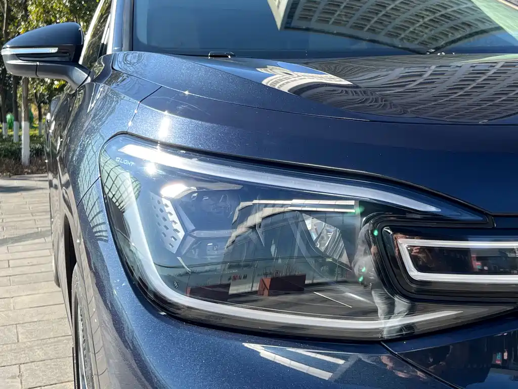 VOLKSWAGEN ID.6 CROZZ