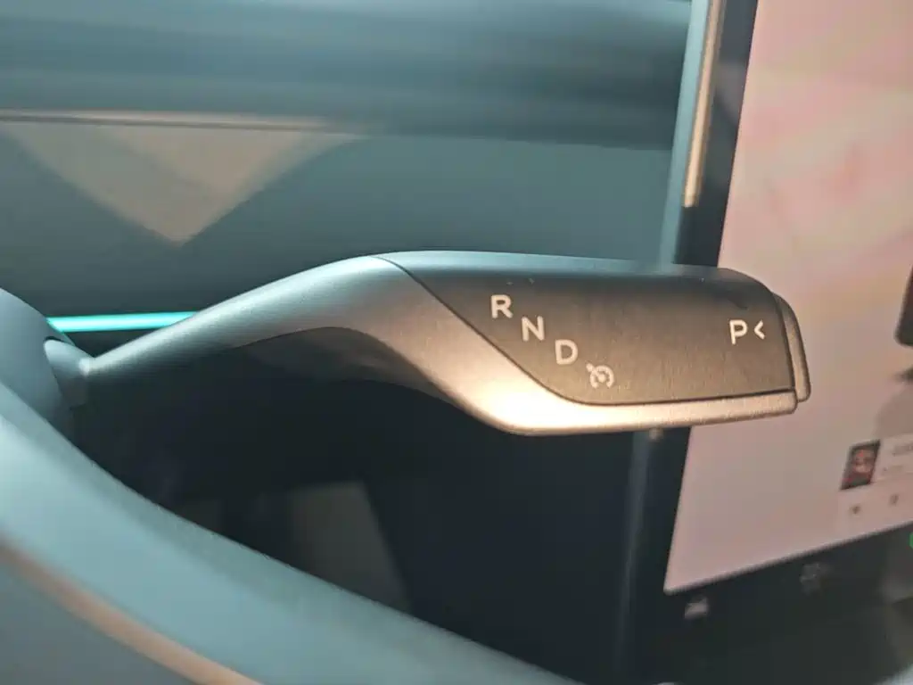 Tesla Model Y — миниатюра 14