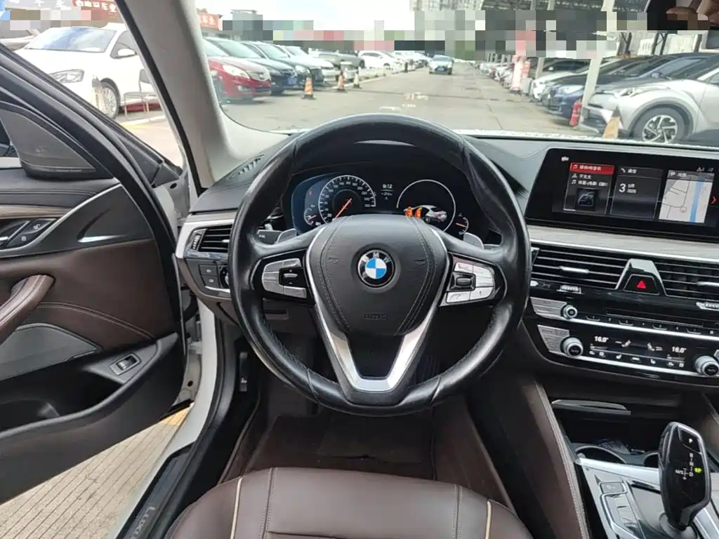 BMW 5 Series — миниатюра 11