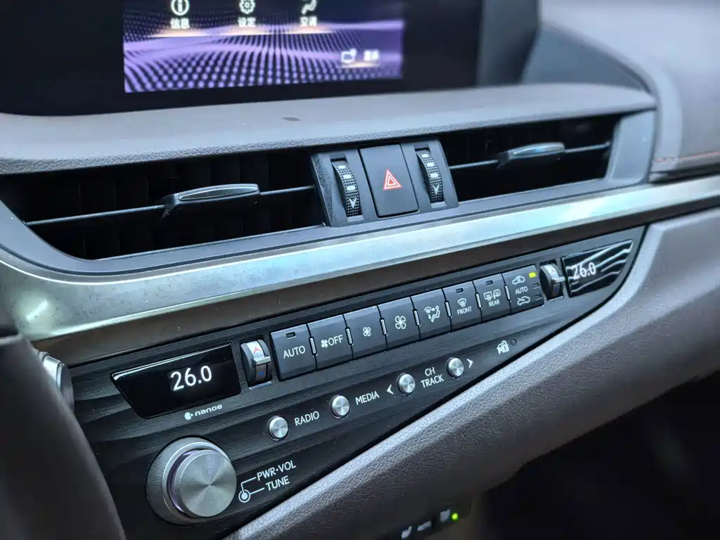 Lexus ES — миниатюра 18