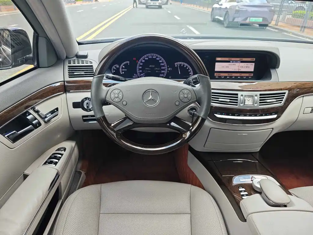 Mercedes-Benz S-Class — миниатюра 13