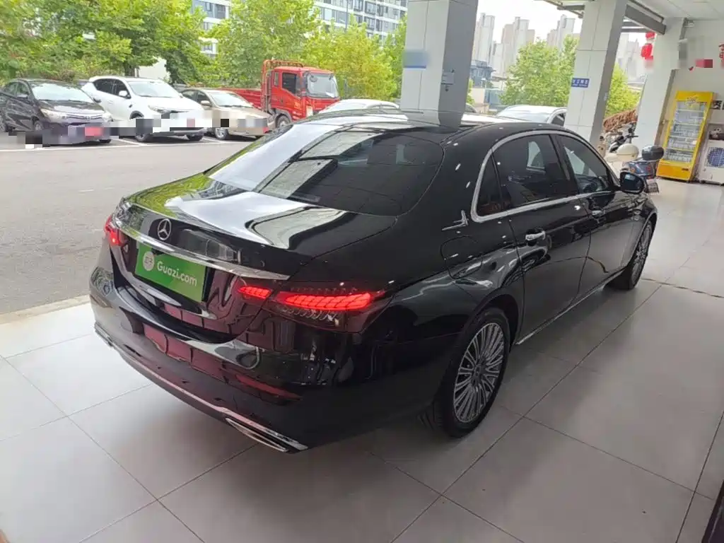 Mercedes-Benz E-Class — миниатюра 7