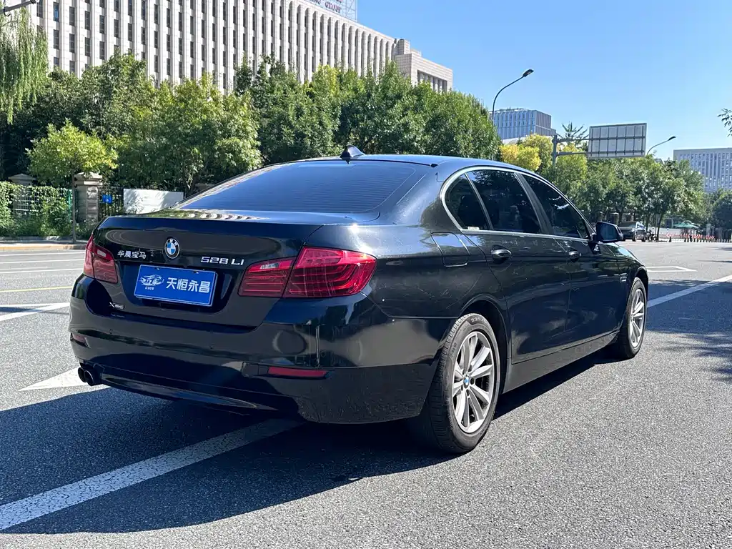 BMW 5 Series — миниатюра 3