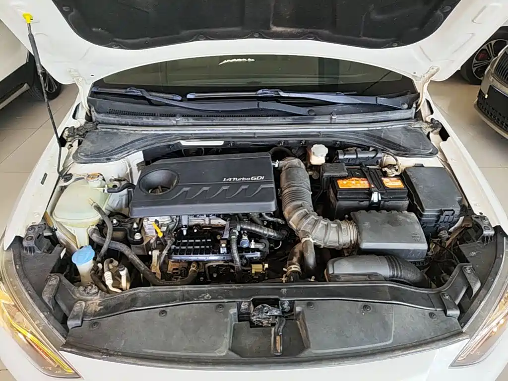 Hyundai Elantra — миниатюра 20