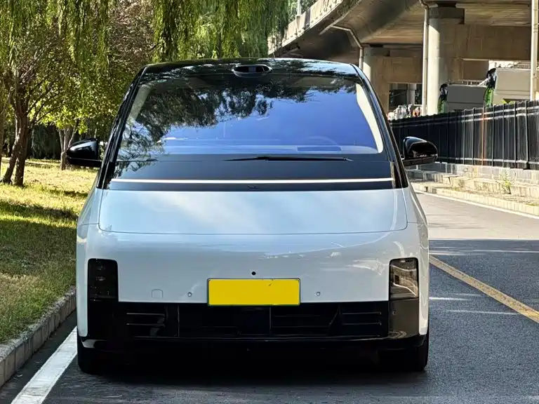Li Auto Li MEGA — миниатюра 2