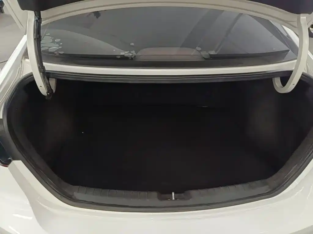 Hyundai Elantra — миниатюра 19