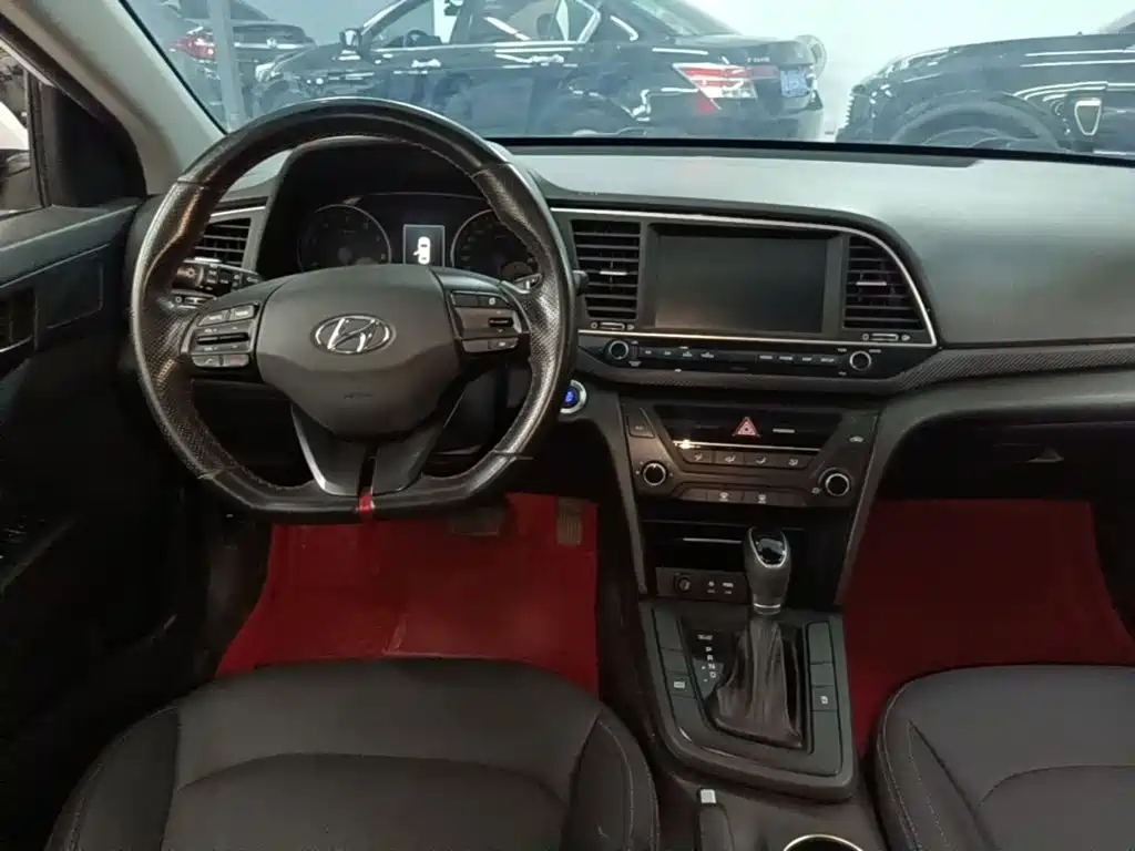Hyundai Elantra — миниатюра 10