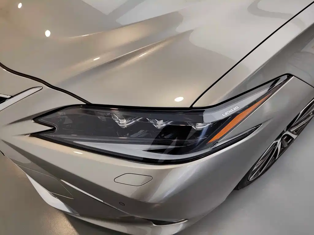 Lexus ES 2022 300h Premium