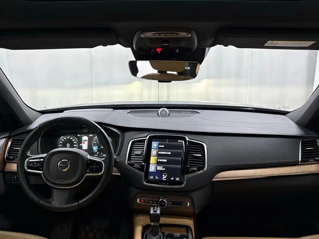 Volvo XC90 — миниатюра 9