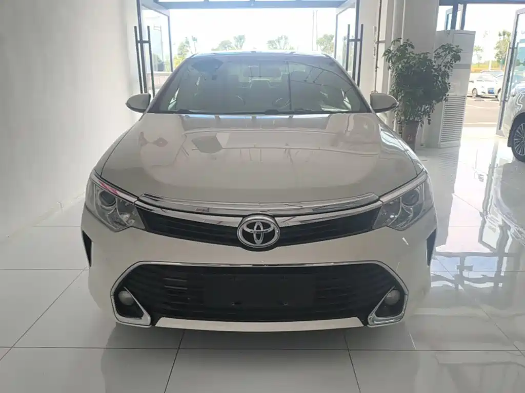 Toyota Camry — миниатюра 3