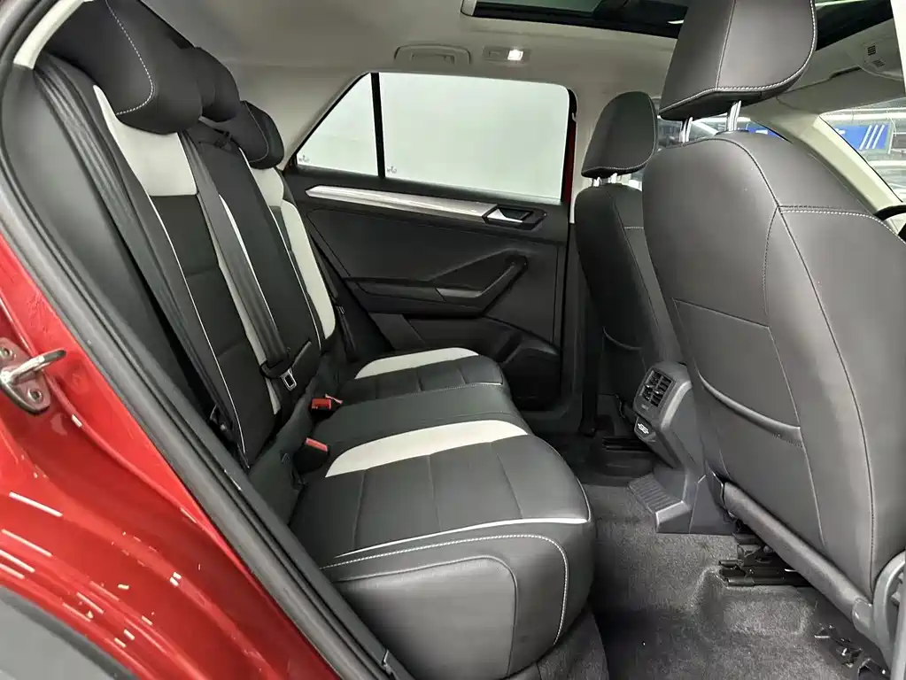 Volkswagen T-Roc — миниатюра 14