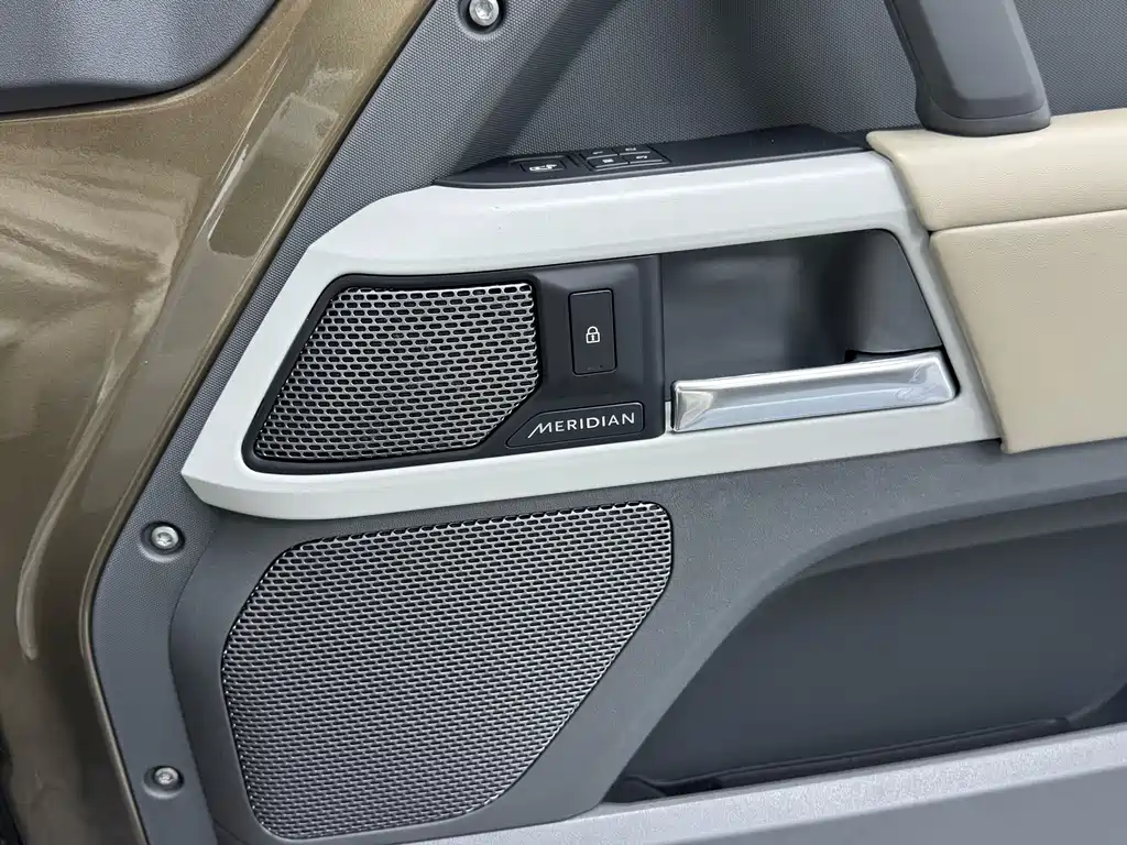 Land Rover Defender — миниатюра 11