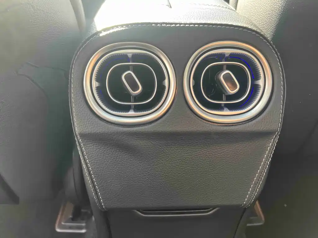 Mercedes-Benz C-Class — миниатюра 14