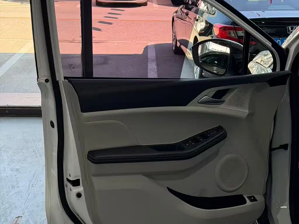BYD Yuan Pro — миниатюра 5