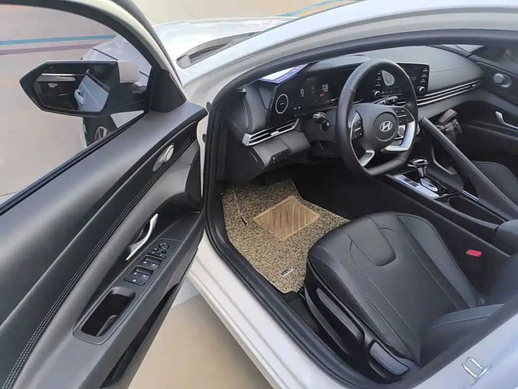 Hyundai Elantra — миниатюра 16