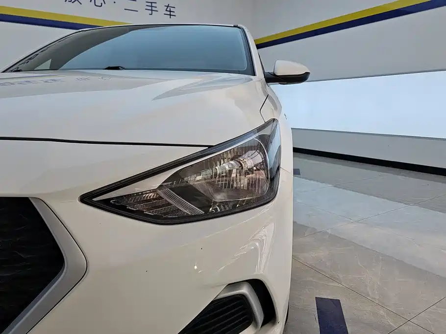 Hyundai Elantra — миниатюра 5