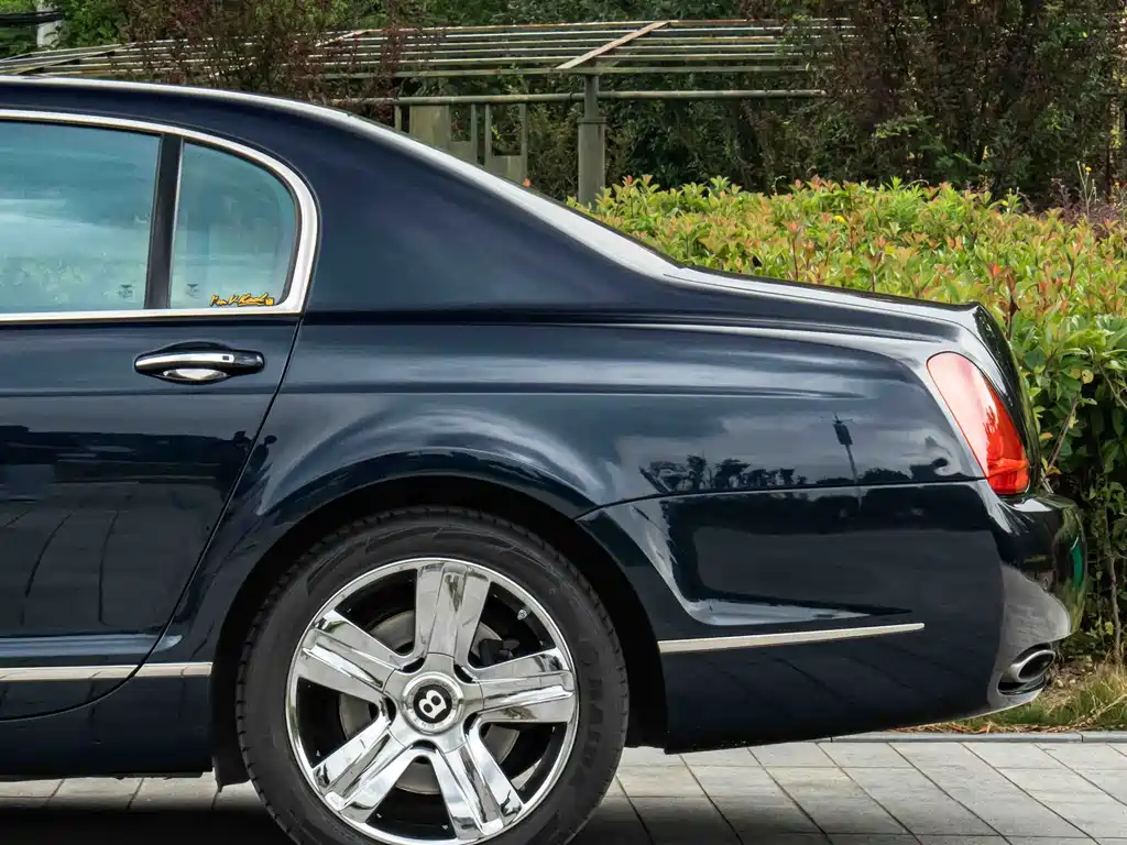 Bentley Flying Spur — миниатюра 7