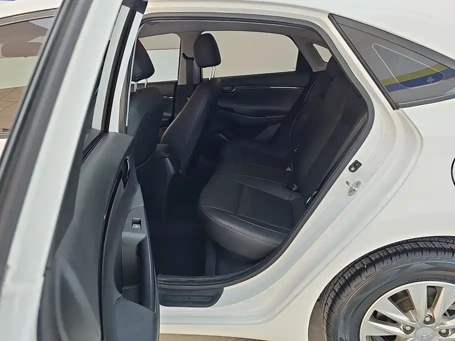 Hyundai Elantra — миниатюра 11