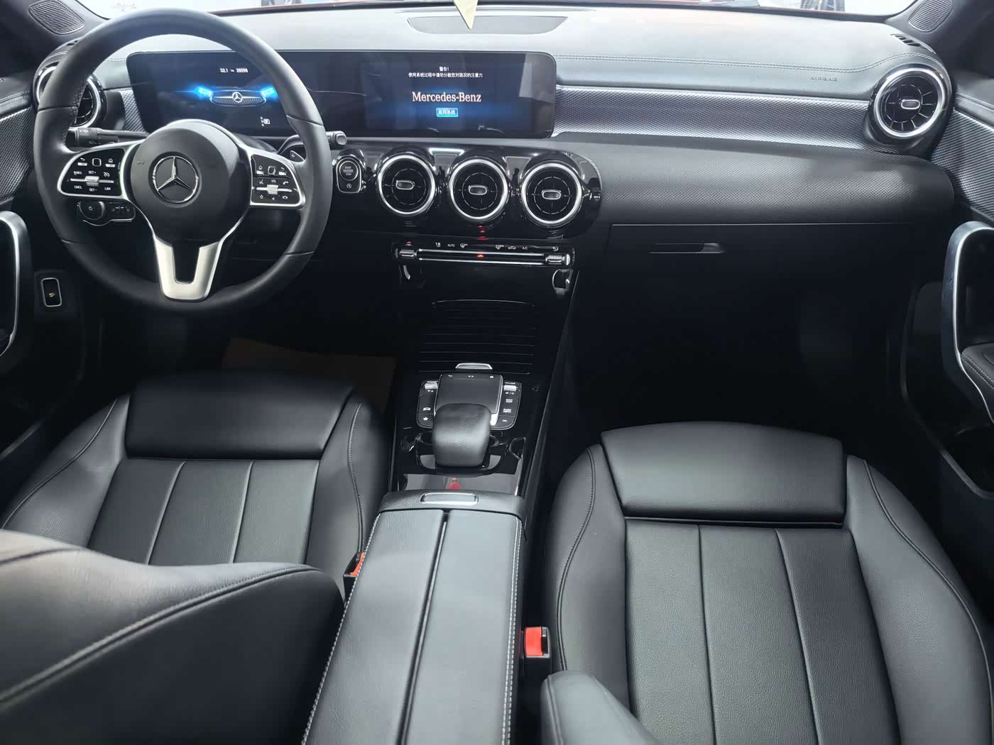 Mercedes-Benz A-Class 1.3 л 2021 г. красный/фиолетовый, пробег 28000 км