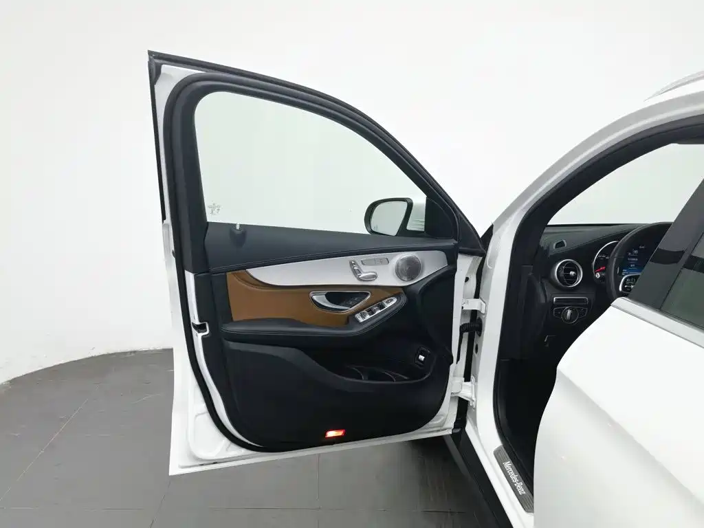 Mercedes-Benz GLC — миниатюра 8