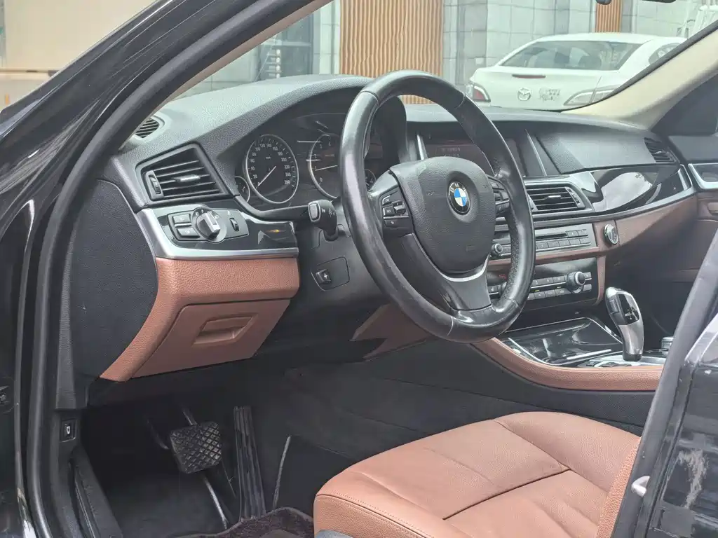 BMW 5 Series — миниатюра 11