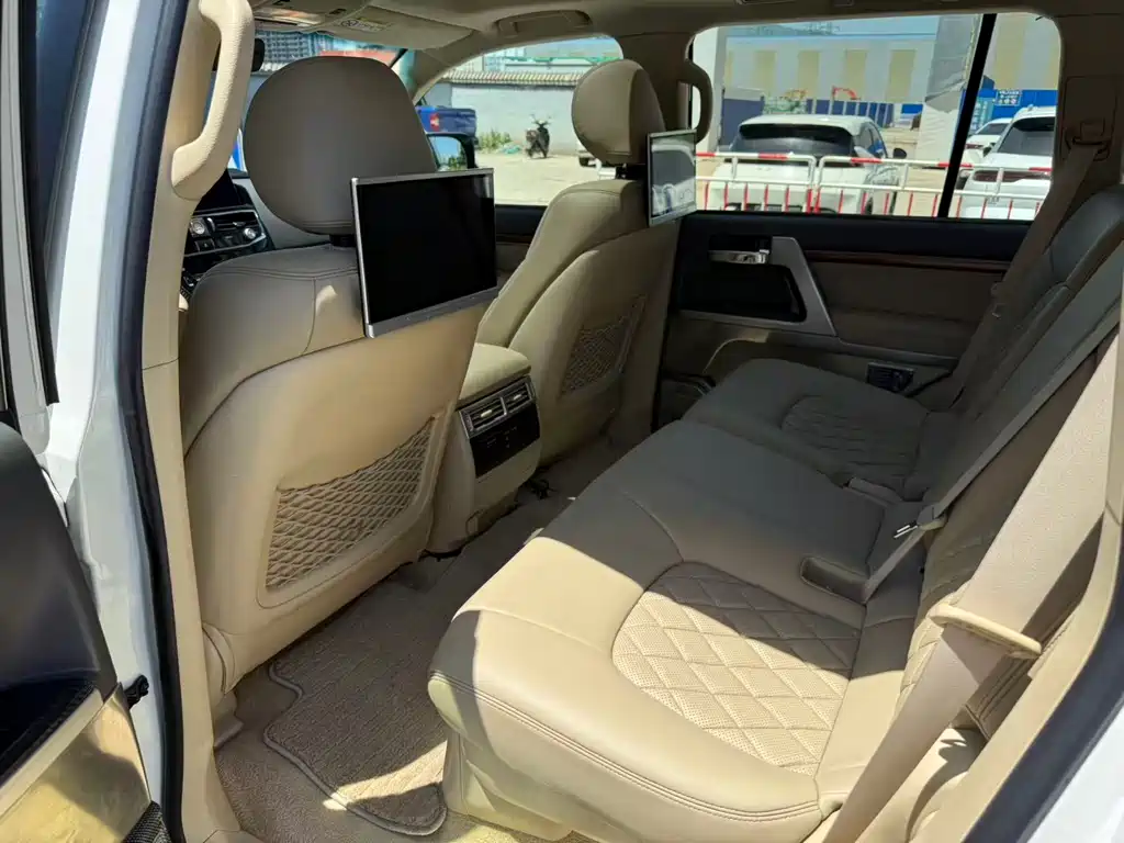Toyota Land Cruiser 2017 4.6L GX-R
