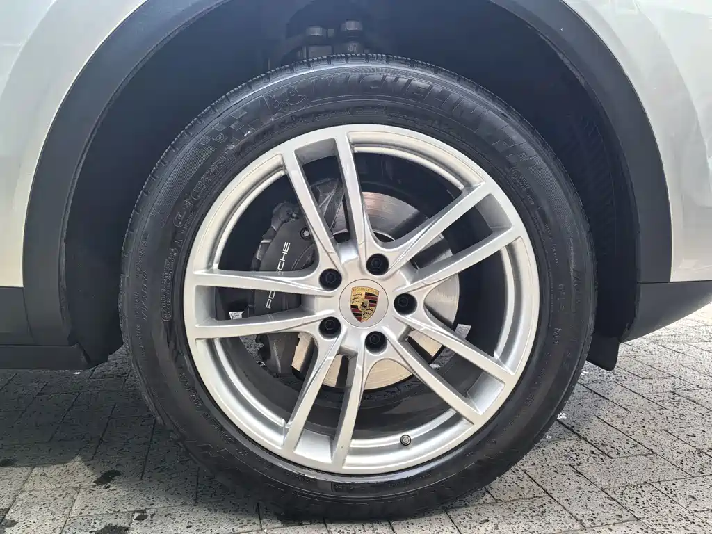 Porsche Cayenne — миниатюра 12