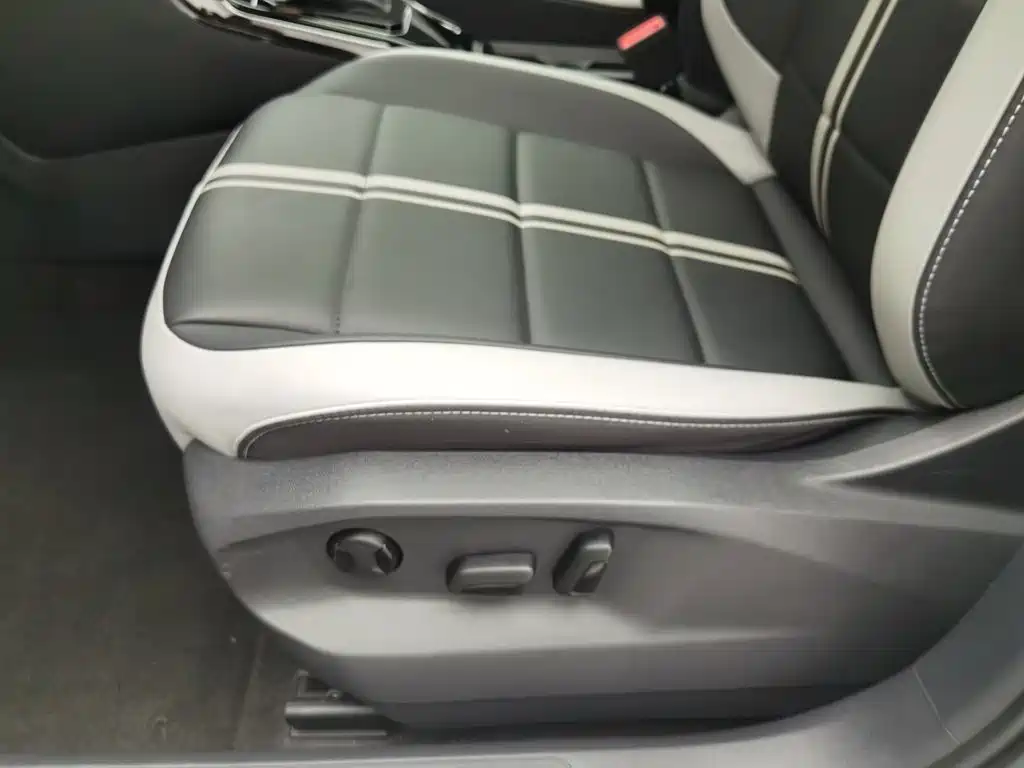 Volkswagen T-Roc — миниатюра 20