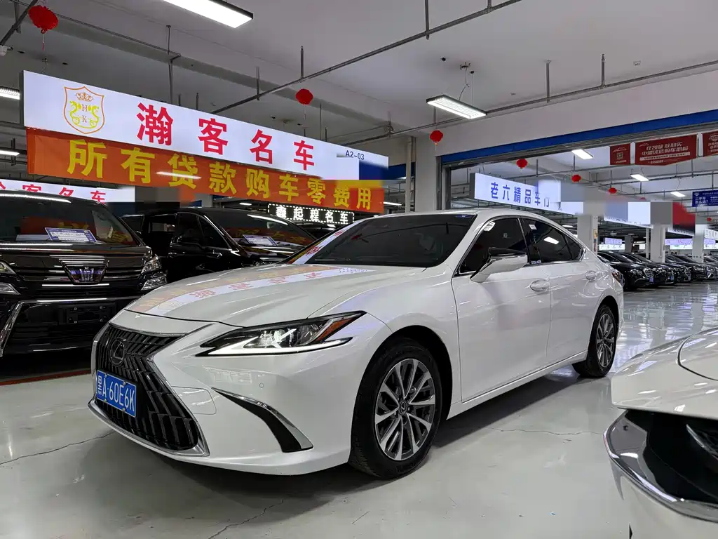 Lexus ES 2024