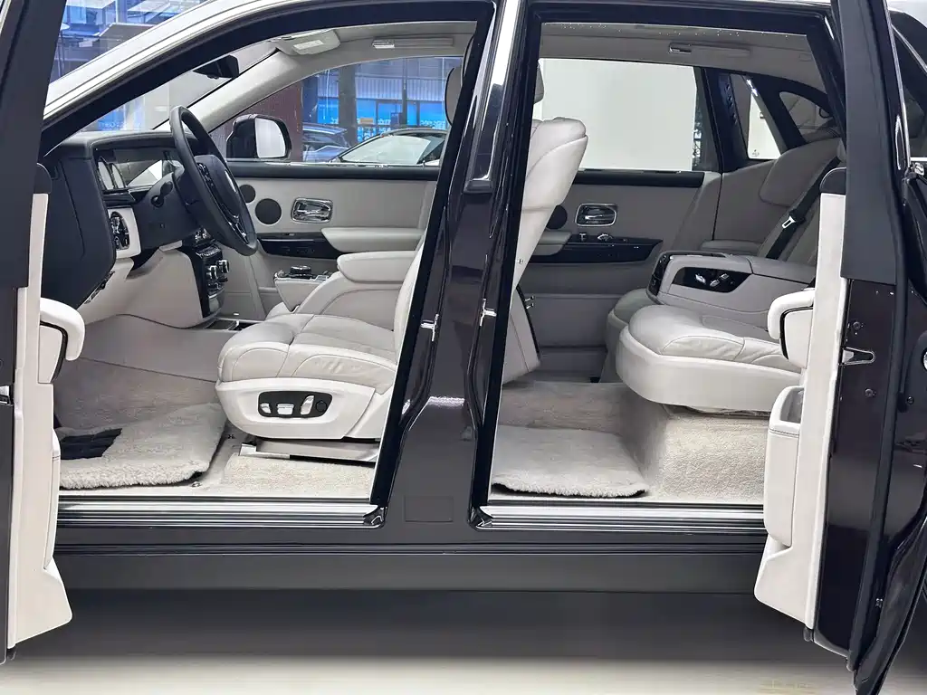 Rolls-Royce Phantom — миниатюра 8