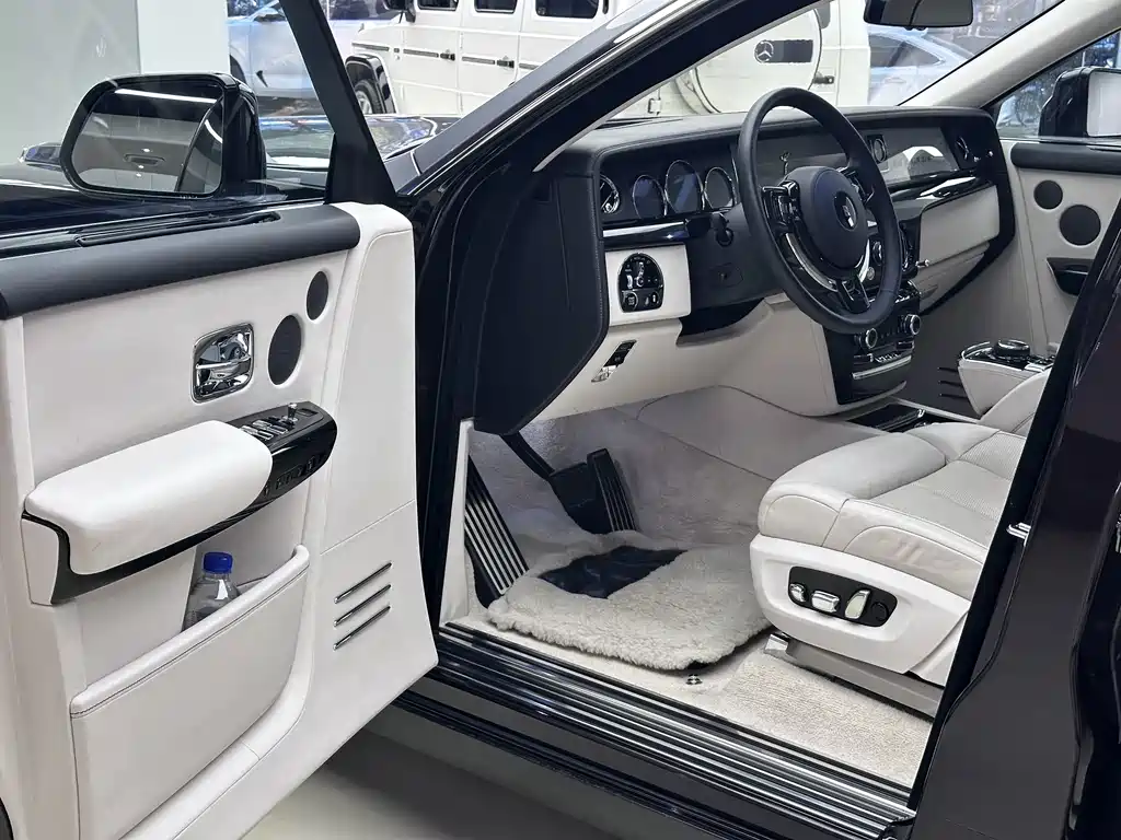 Rolls-Royce Phantom — миниатюра 9