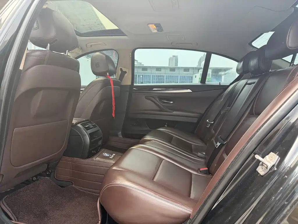 BMW 5 Series — миниатюра 10