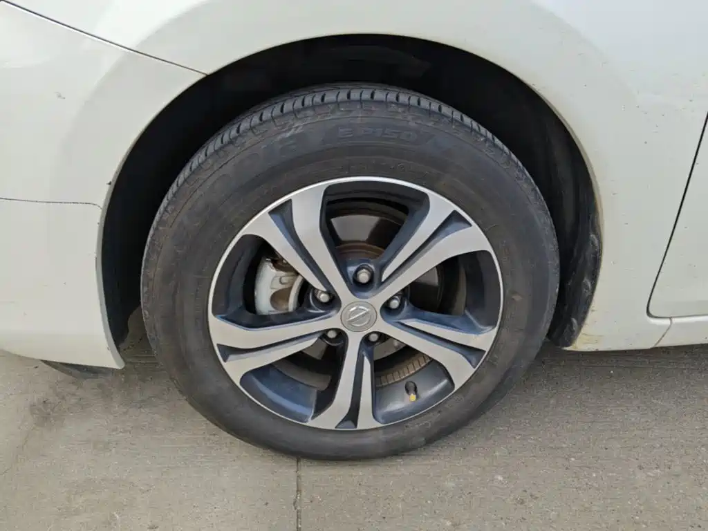Nissan Tiida — миниатюра 23