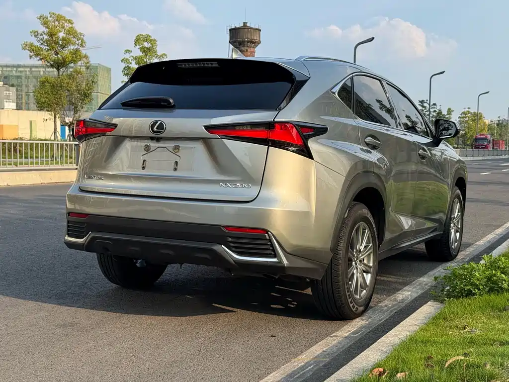 Lexus NX — миниатюра 17