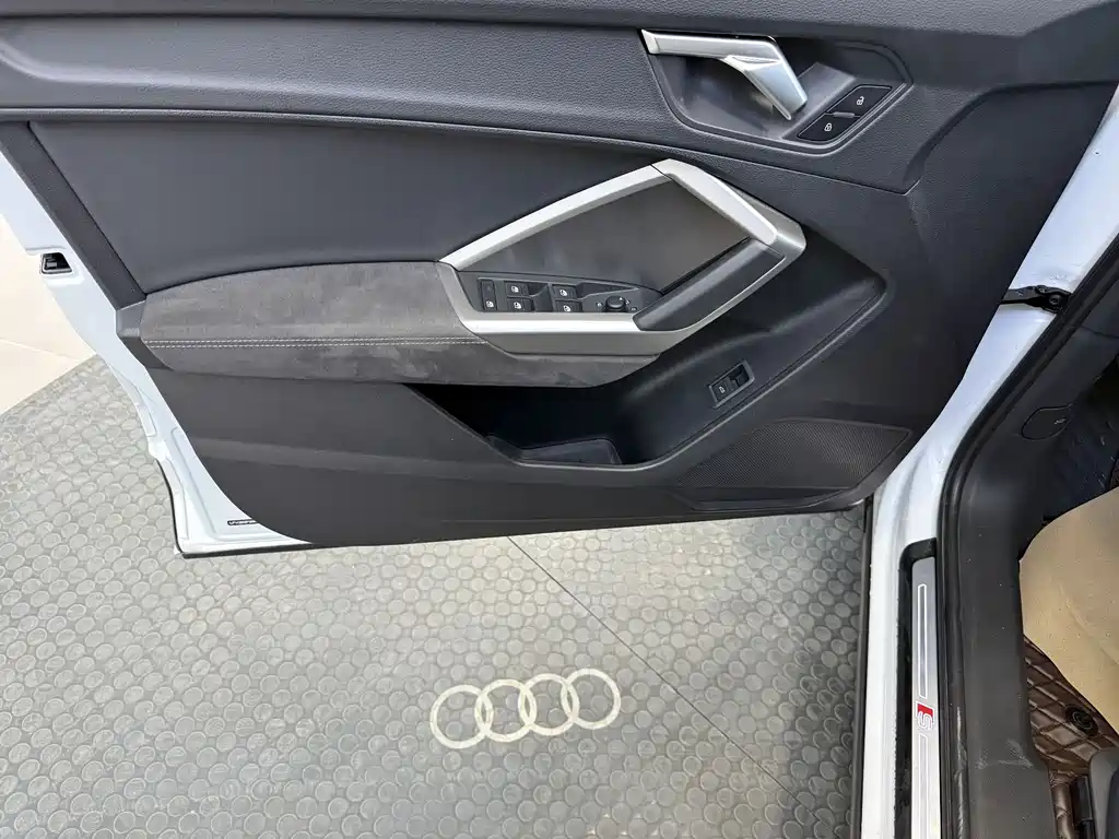 Audi Q3 2023 35 TFSI Fashion (1.4T)