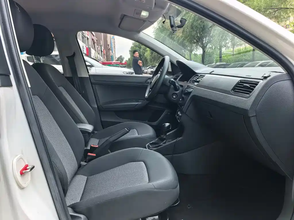 Volkswagen Santana — миниатюра 7